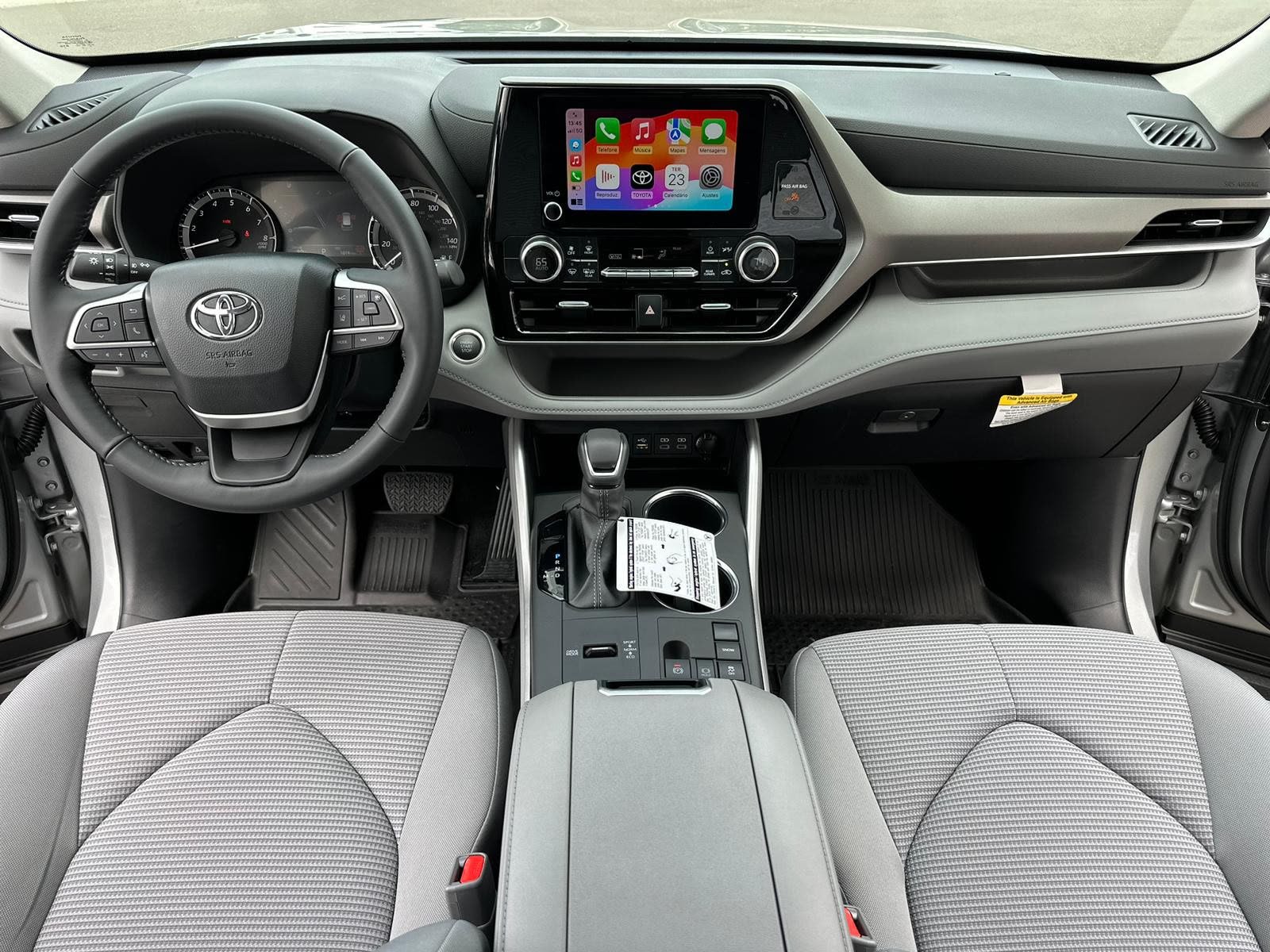 Toyota Highlander LE — photo 2 of 7