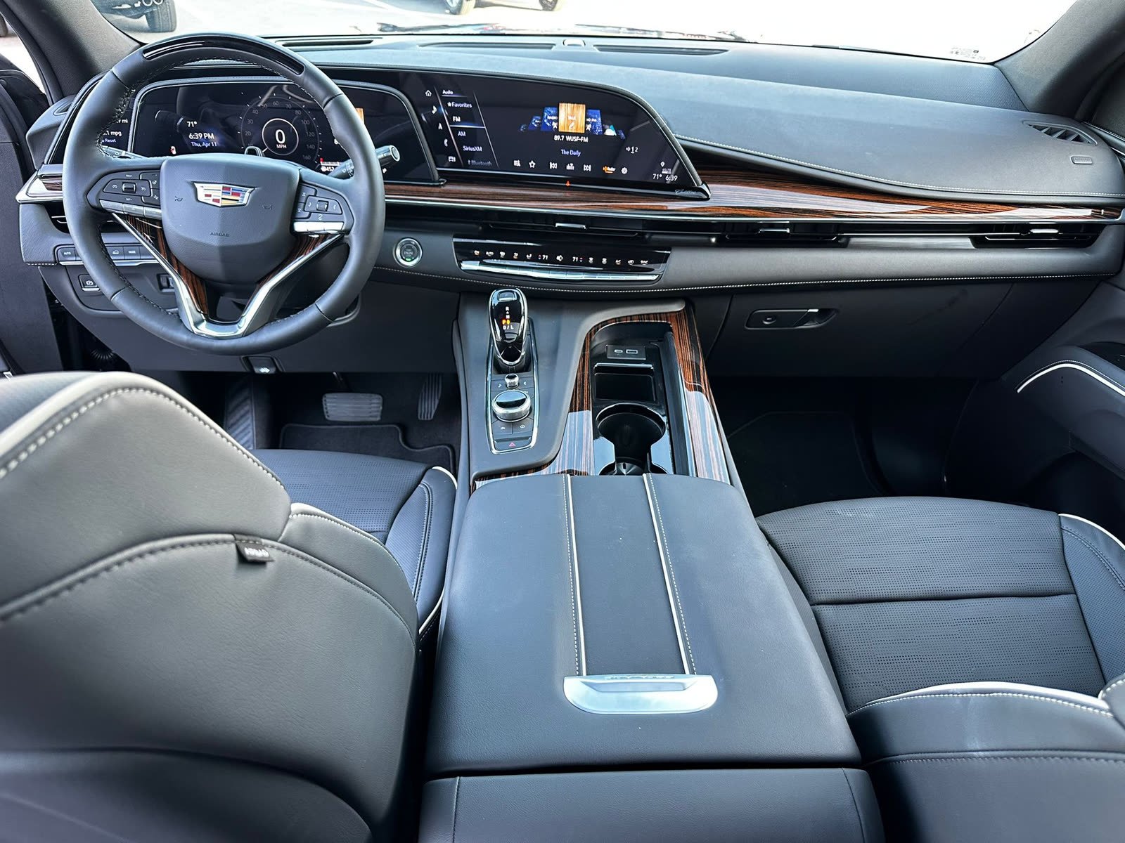 Cadillac Escalade ESV with screens — photo 4 of 13