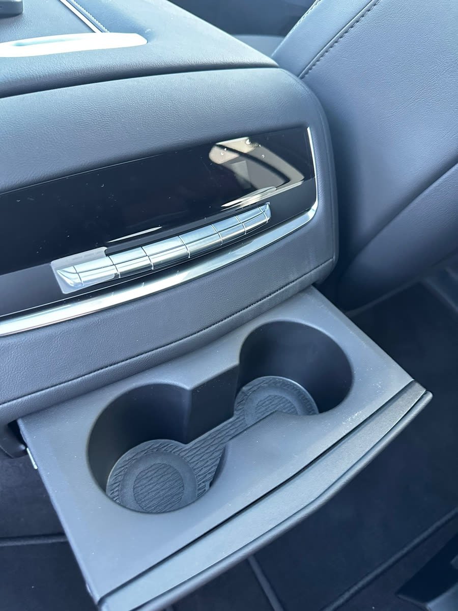 Cadillac Escalade ESV with screens — photo 5 of 13