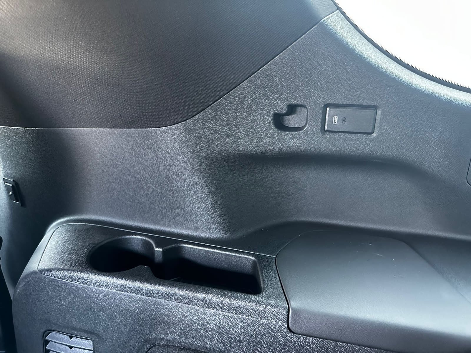 Cadillac Escalade ESV with screens — photo 6 of 13