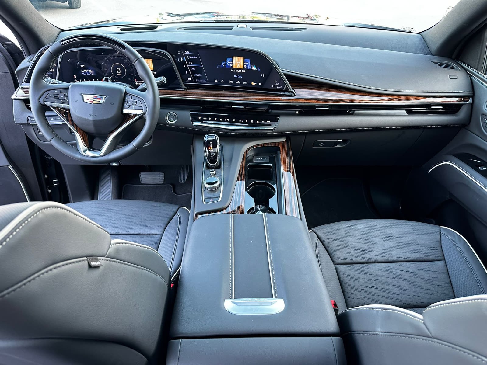 Cadillac Escalade ESV with screens — photo 3 of 13