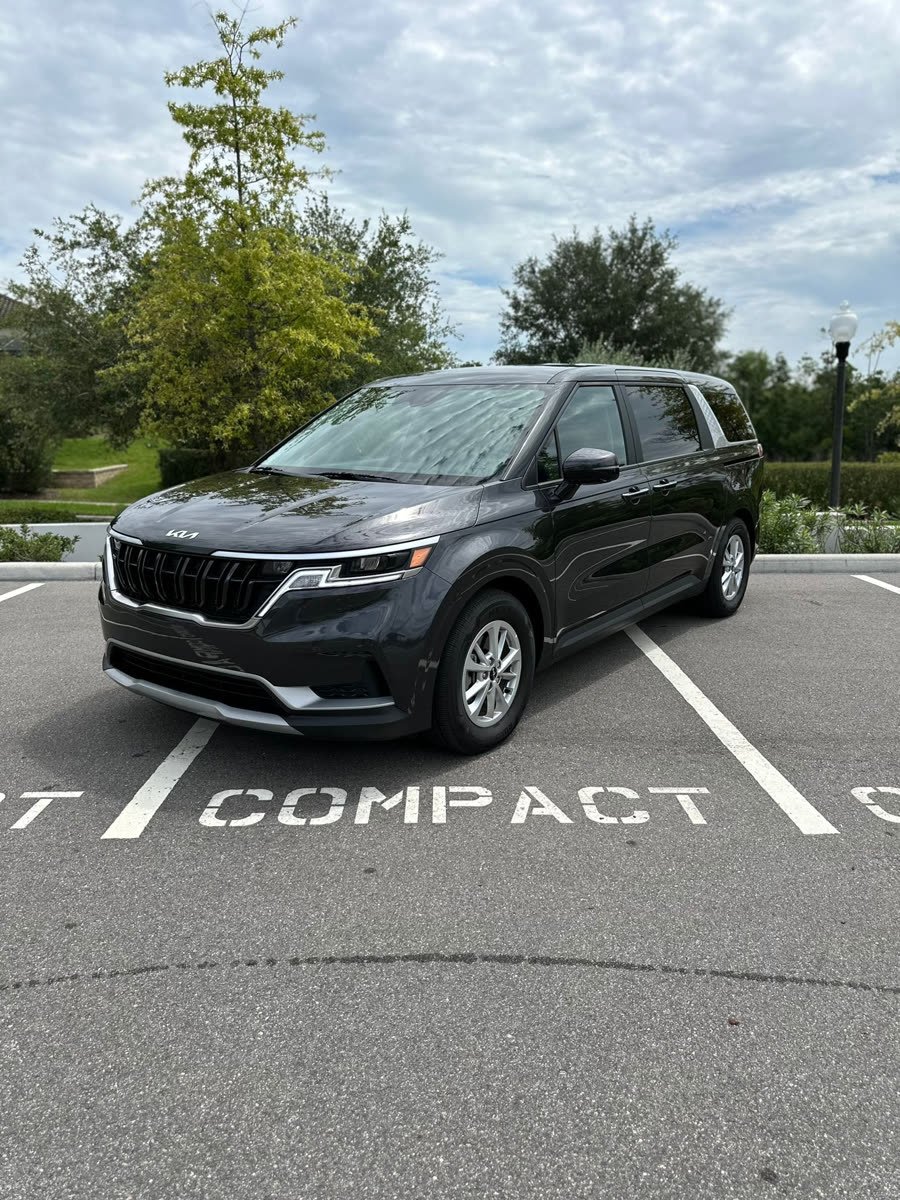 Kia Carnival Gray — photo 2 of 15