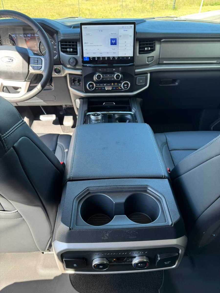 Ford Expedition Max — photo 6 of 11