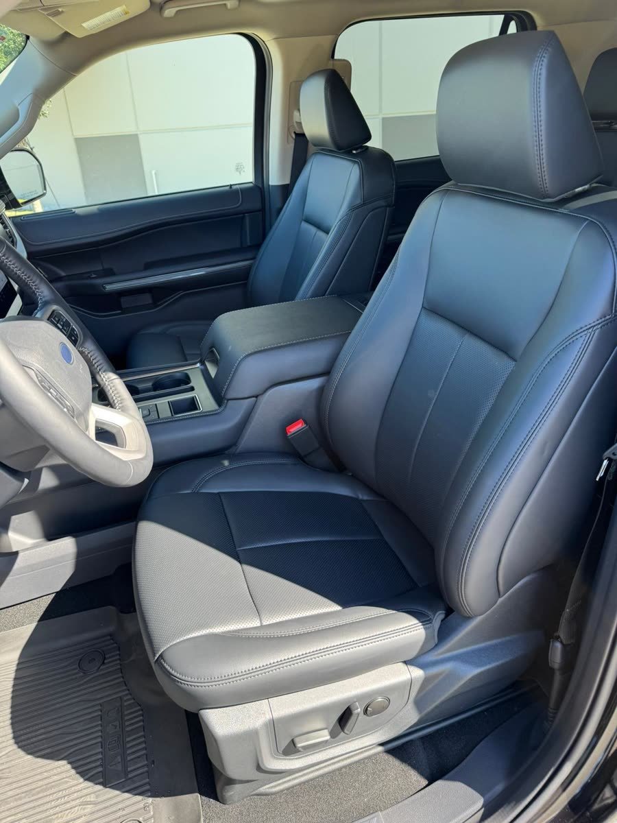 Ford Expedition Max — photo 7 of 11