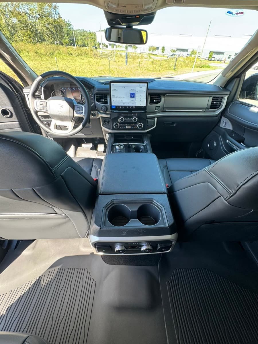 Ford Expedition Max — photo 8 of 11