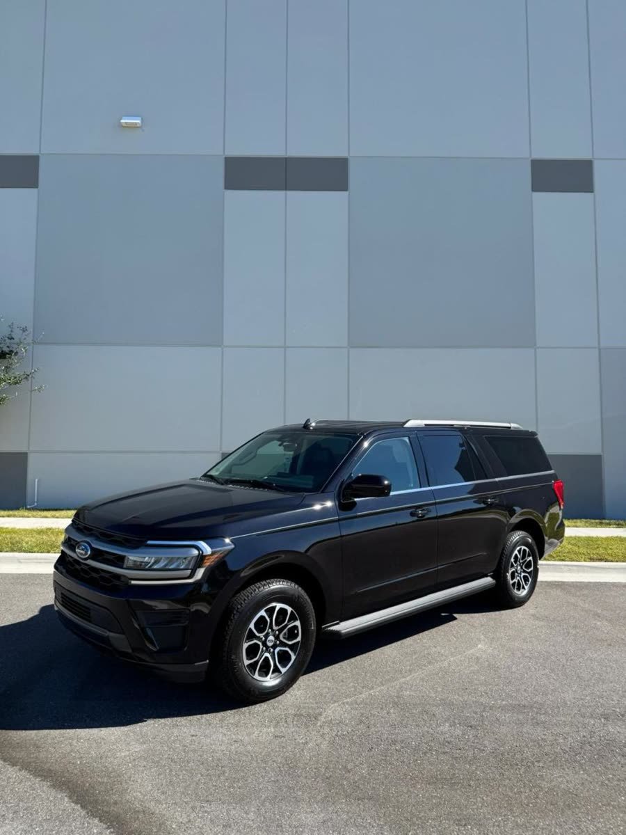 Ford Expedition Max — photo 1 of 11