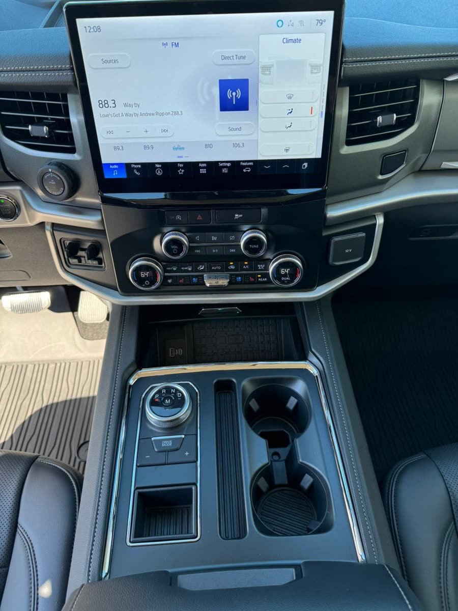 Ford Expedition Max — photo 2 of 11