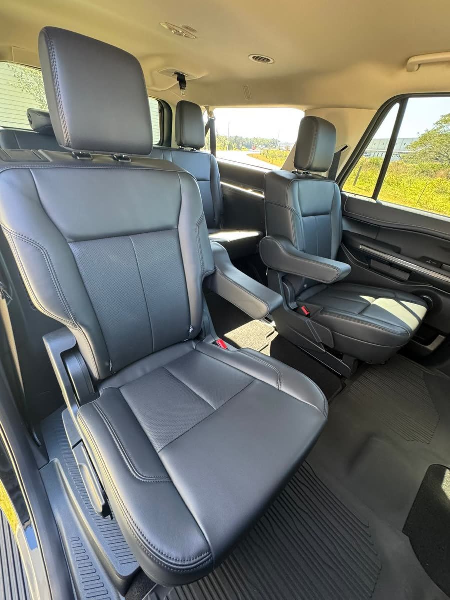 Ford Expedition Max — photo 3 of 11