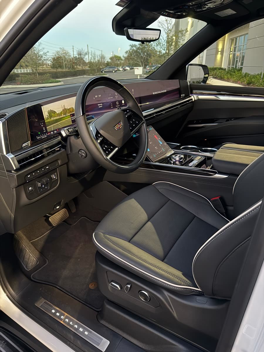 Cadillac Escalade ESV 2025 White — photo 7 of 14
