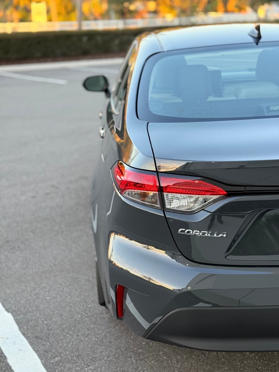 Toyota Corolla LE — photo 4 of 7