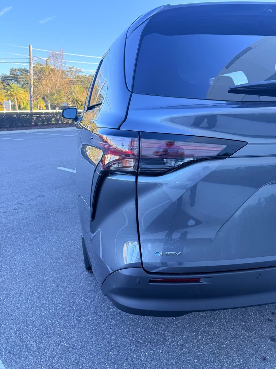 Toyota Sienna Hybrid XLE — photo 5 of 10