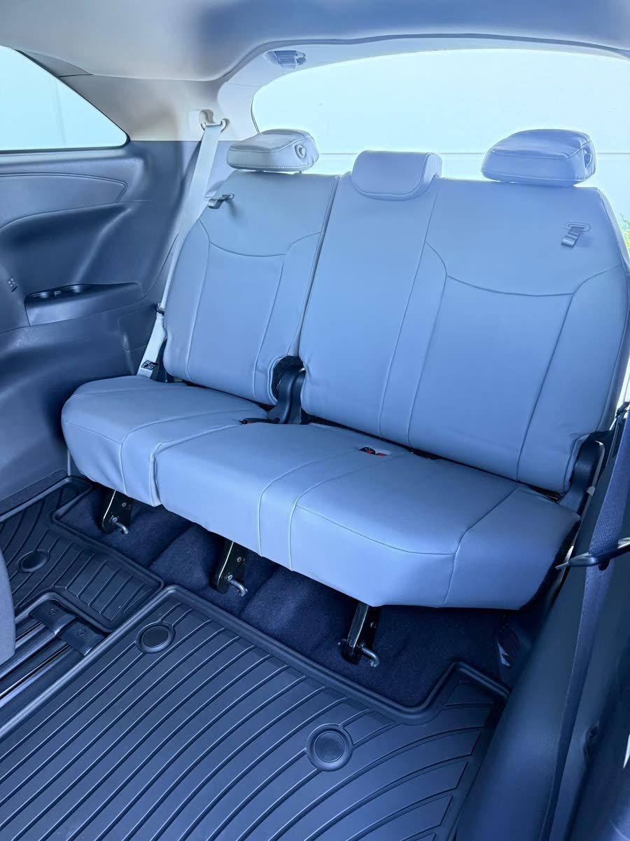 Toyota Sienna Hybrid XLE — photo 6 of 10