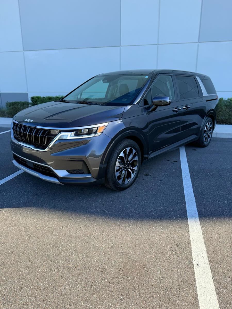 Kia Carnival Blue-Gray — photo 1 of 8