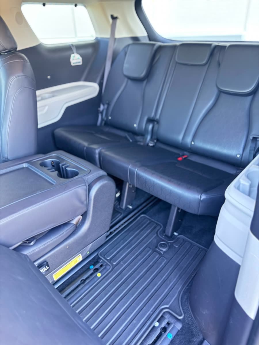Kia Carnival Blue-Gray — photo 4 of 8